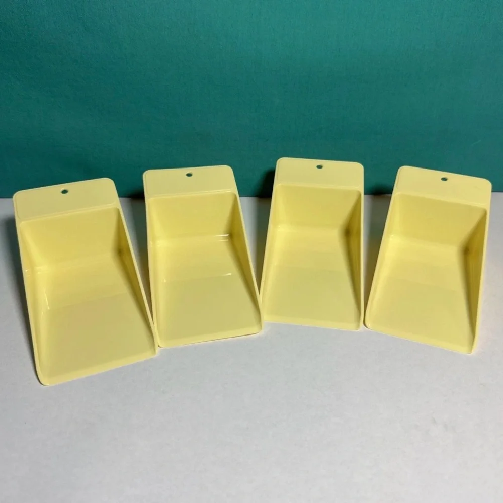 Tupperware 4 Flat Scoops Gadgets Canister Pet Dry cookie lifter Pale Yellow